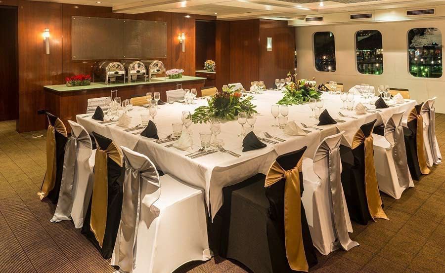Boat Hire on Magistic Saloon Boat Hire on Magistic Saloon