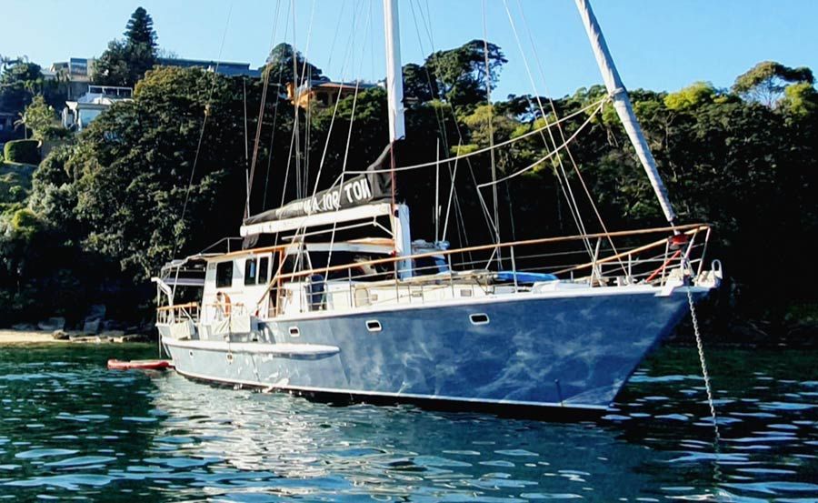 https://www.anyboat.com.au/media/catalog/product/cache/3d98a21d93a47449f8fd839055ce5f12/m/a/major-tom-boat-hire-at-anchor.jpg
