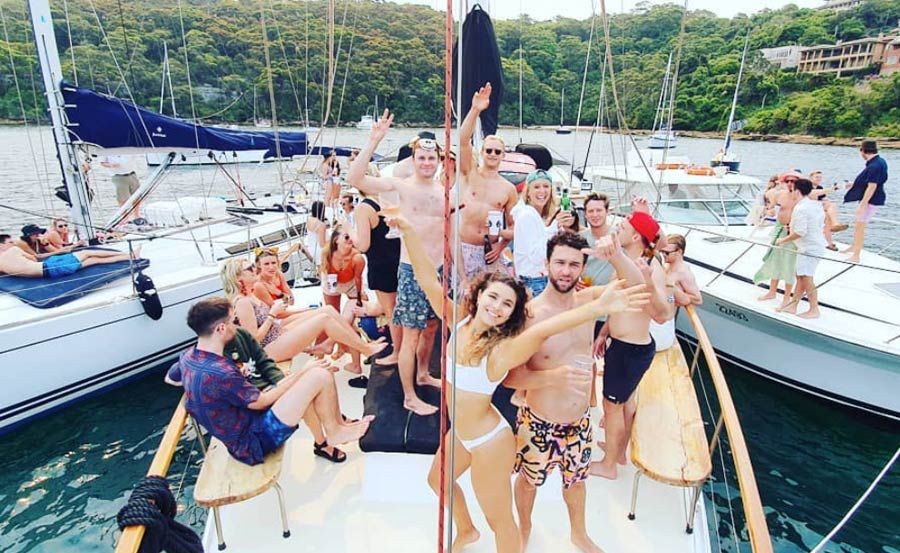 Fun Boat Hire on Major Tom in the Whitsundays Fun Boat Hire on Major Tom in the Whitsundays