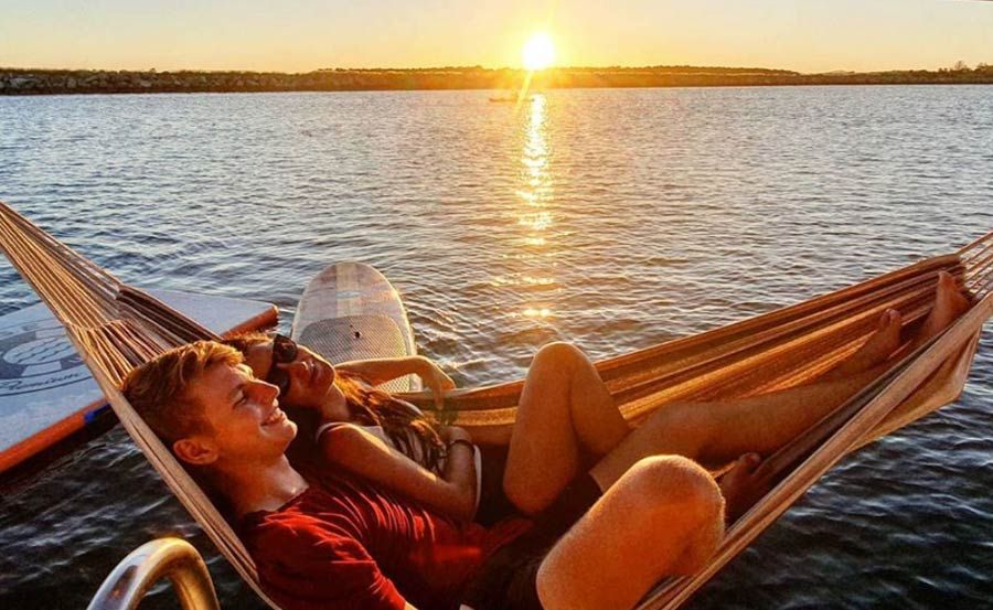 Relaxing Boat Hire at Sunset in the Whitsundays on Major Tom Relaxing Boat Hire at Sunset in the Whitsundays on Major Tom