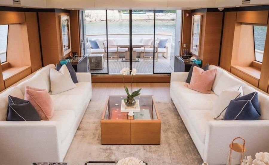 Boat Hire on Mohasuwei luxurious saloon Boat Hire on Mohasuwei luxurious saloon