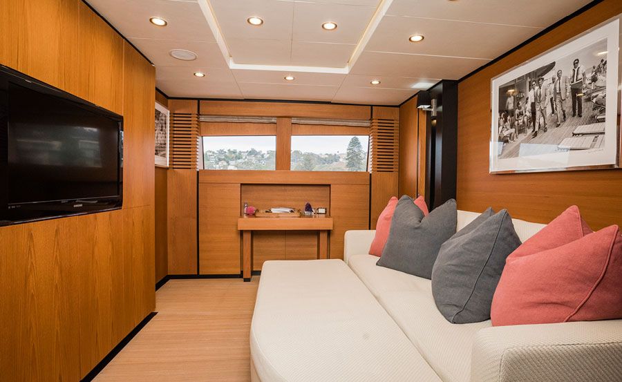 Boat Hire on Mohasuwei luxurious lounge Boat Hire on Mohasuwei luxurious lounge