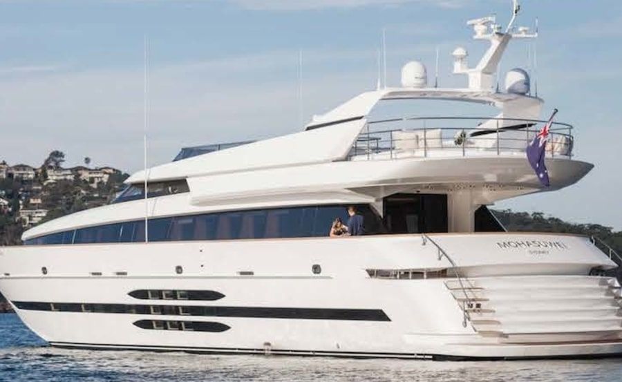 https://www.anyboat.com.au/media/catalog/product/cache/3d98a21d93a47449f8fd839055ce5f12/m/o/mohasuwei-boat-hire-stern-view_1.jpg
