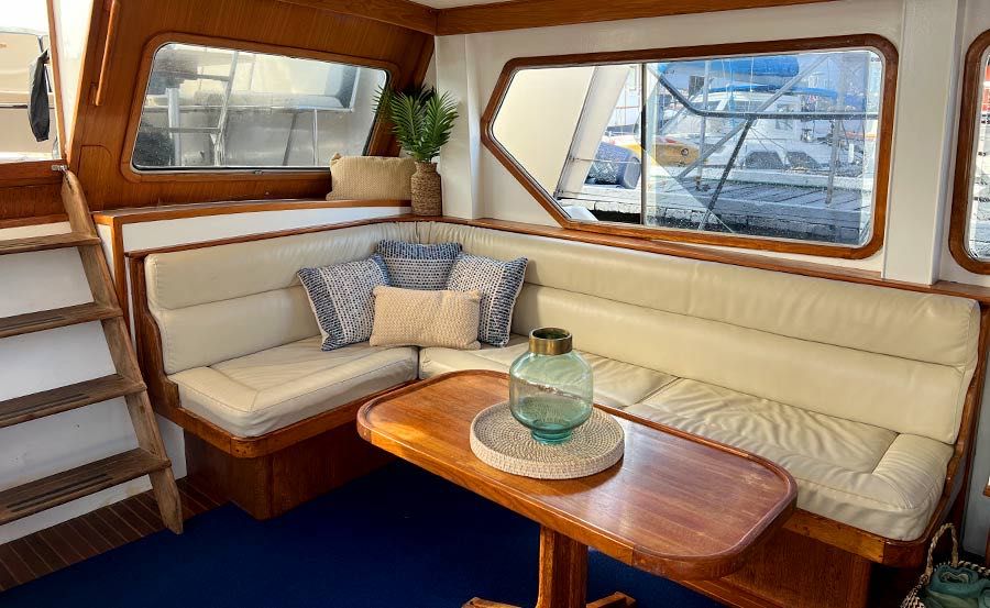 Boat Hire on MV Ambiance Interior Saloon Boat Hire on MV Ambiance Interior Saloon