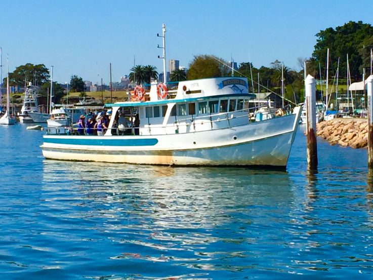 https://www.anyboat.com.au/media/catalog/product/cache/3d98a21d93a47449f8fd839055ce5f12/n/e/new-years-cruise-on-mystery-bay-anchored.jpg