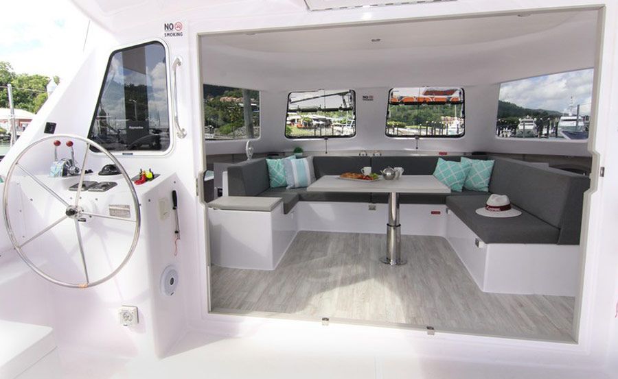 Cruise new years on Happy Hour spacious rear deck