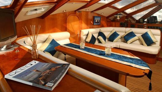 Obsession boat hire seating for 15 Obsession boat hire seating for 15