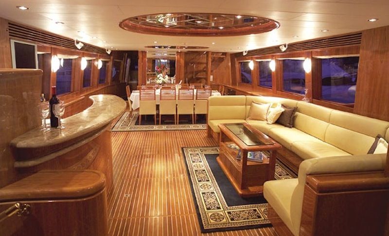 Oceanos II Boat Hire - Saloon Oceanos II Boat Hire - Saloon