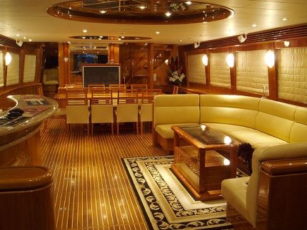 Oceanos II Boat Hire - Saloon Oceanos II Boat Hire - Saloon