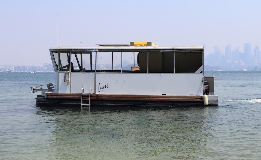 Party boat hire on Luni Party boat hire on Luni