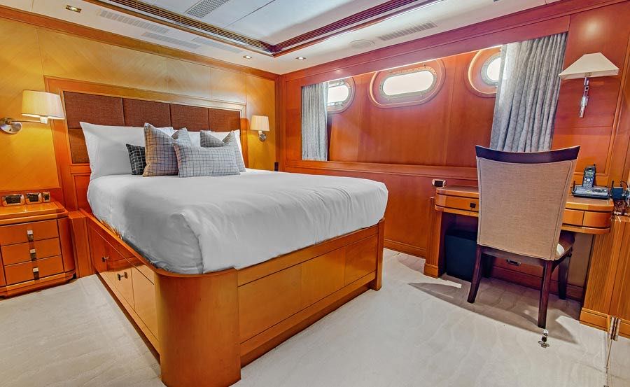Whitsundays Super Yacht Hire on Pleiades II Double Stateroom
