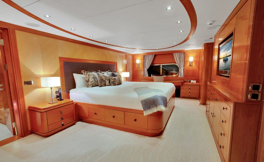 Whitsundays Super Yacht Hire on Pleiades II Luxury Master Stateroom