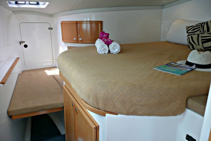 Whitsundays Sailing on Yaminda master cabin with additional bunk