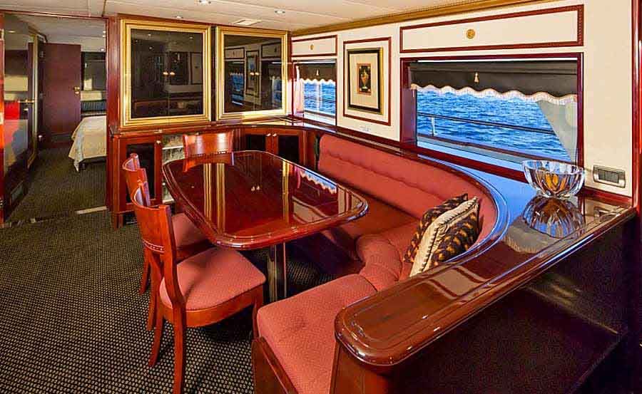 Boat Hire on Queen Royal salon Boat Hire on Queen Royal salon