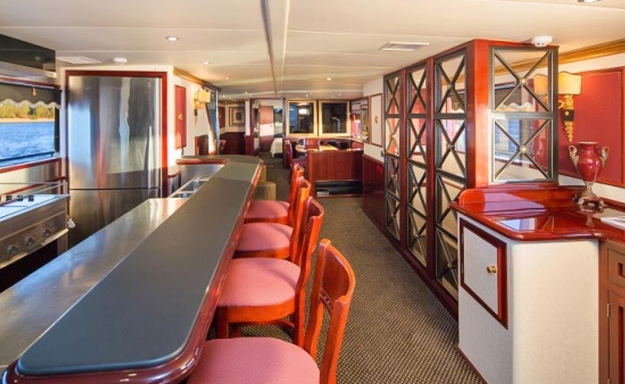 Boat Hire on Queen Royal dining Boat Hire on Queen Royal dining