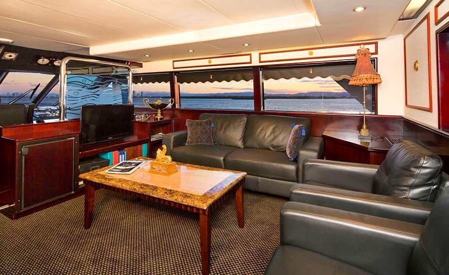 Boat Hire on Queen Royal salon Boat Hire on Queen Royal salon