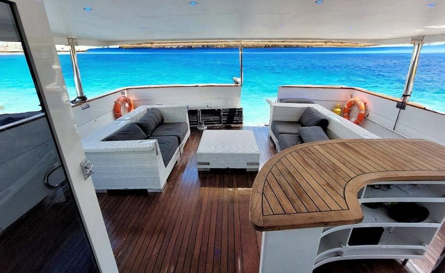 Boat Hire on Queen Royal outdoor lounge Boat Hire on Queen Royal outdoor lounge