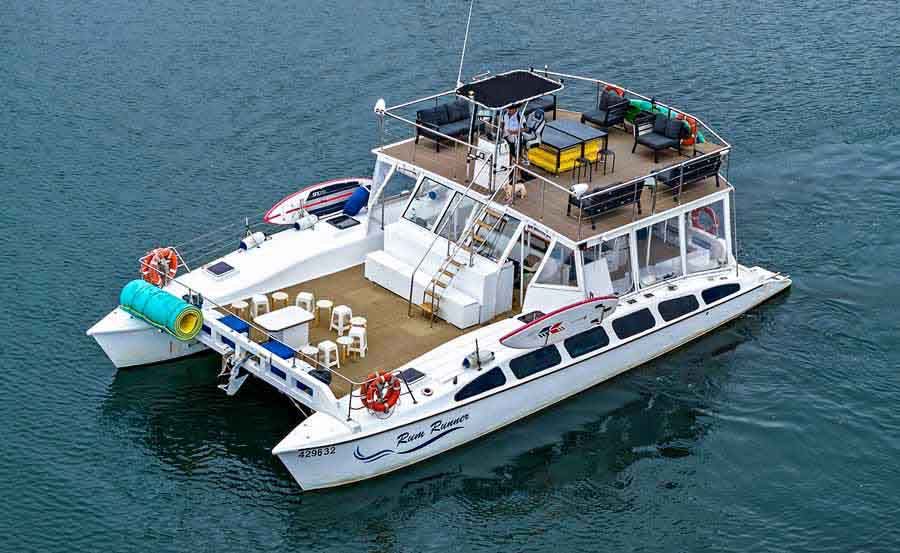 Boat hire on Rum Runner side 