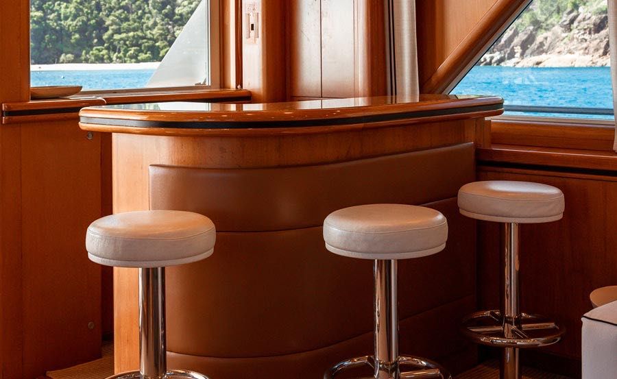 Boat Hire on Sea Raes bar counter Boat Hire on Sea Raes bar counter
