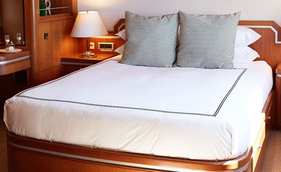 Boat Hire on Sea Raes bedroom Boat Hire on Sea Raes bedroom