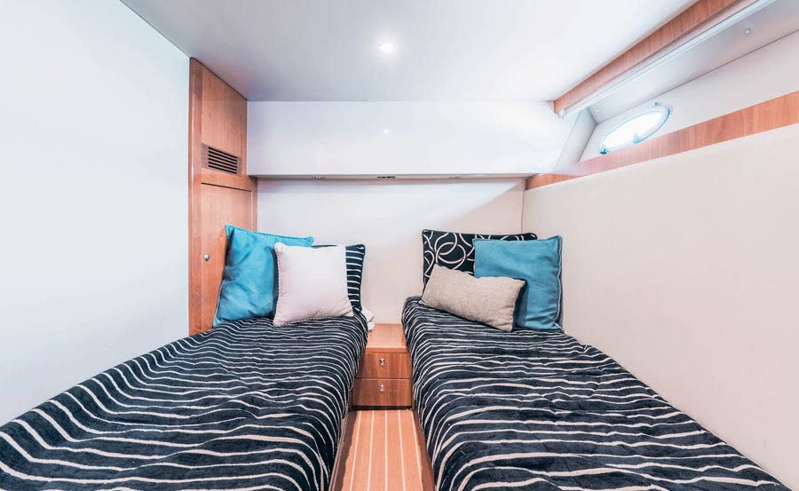 Vivid Cruises on Seaduced Twin Share