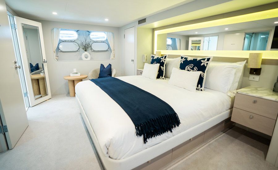 Super Yacht Charter on Shore Thing main cabin Super Yacht Charter on Shore Thing main cabin