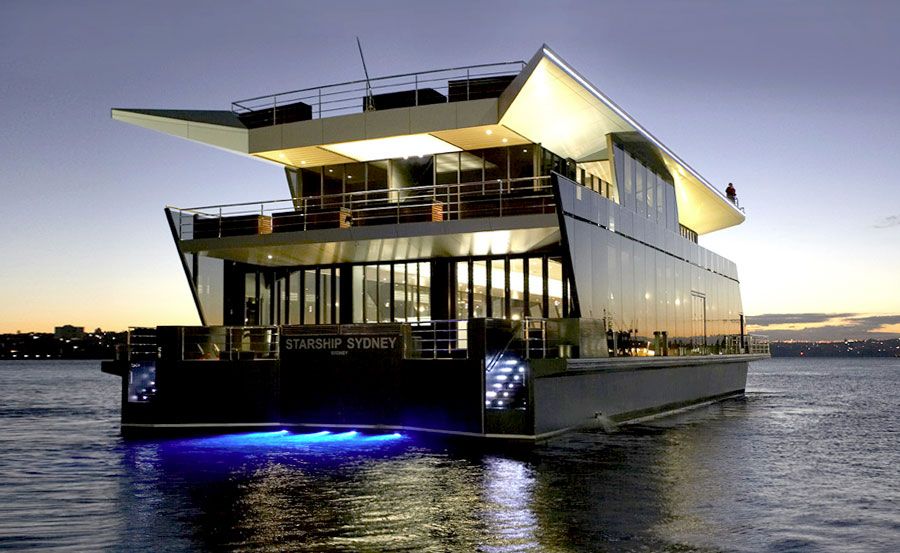 Starship Harbour Cruises stern
