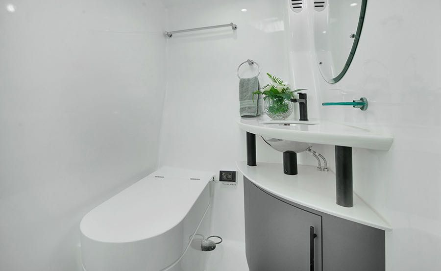 Boat hire on State of the Art bathroom Boat hire on State of the Art bathroom