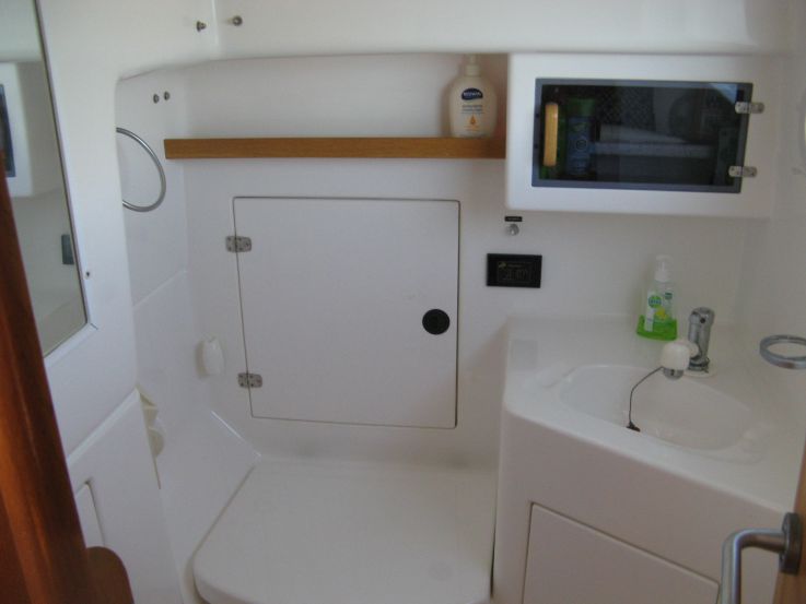 Top Cat Boat Hire bathroom Top Cat Boat Hire bathroom