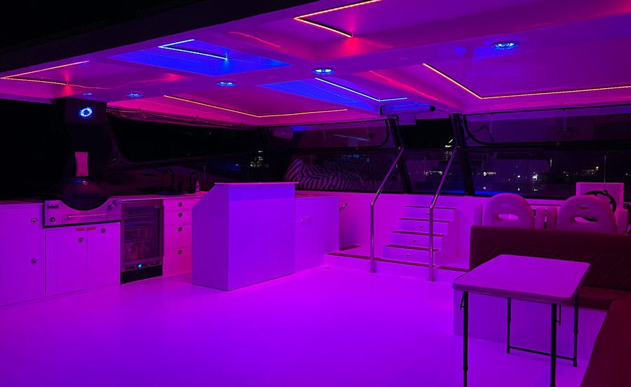 Yolo Boat Hire Bar & Entertainment space