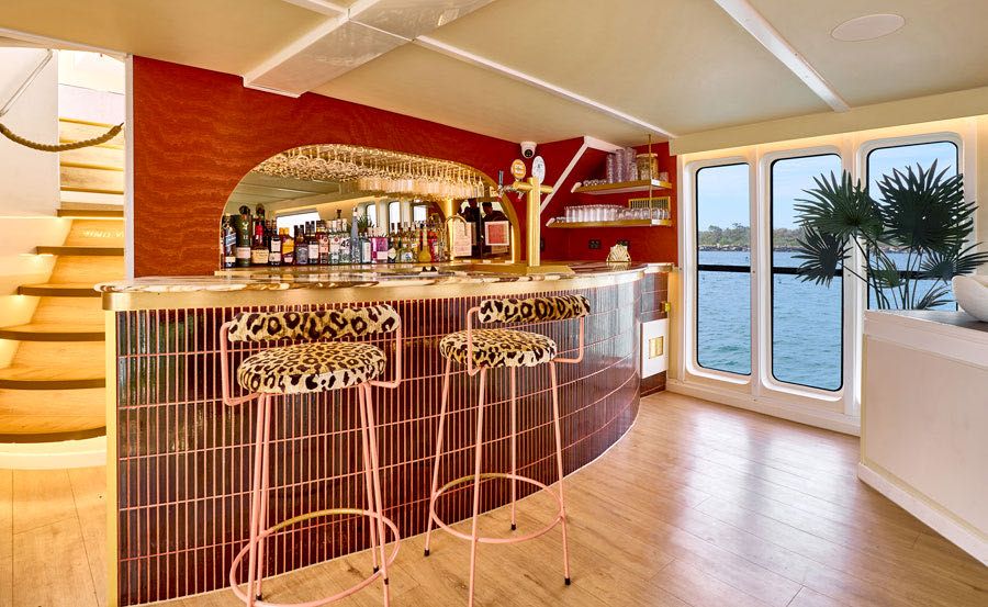 Boat Hire on YOT Viva bar Boat Hire on YOT Viva bar
