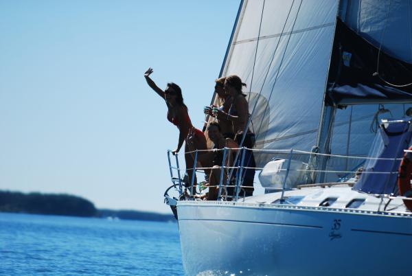 Welcome 2016 With a New Years Day Cruise on Sydney Harbour