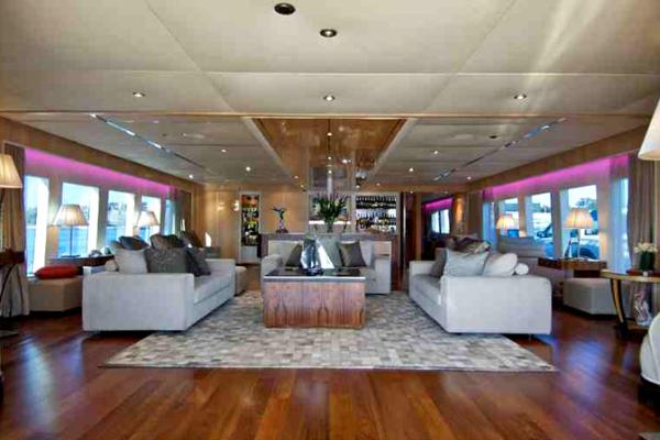 Top 5 Super Yachts Available For Your Christmas Party