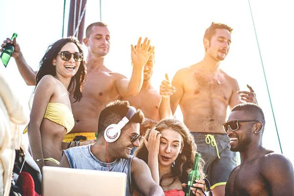 3 Awesome Things To Do On Your Sydney Mardi Gras Boat Party