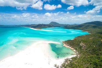 Visiting the Whitsundays on a Superyacht Boat Hire Vacation
