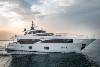 Oneworld cruising in the Whitsundays on a Superyacht Term Charter